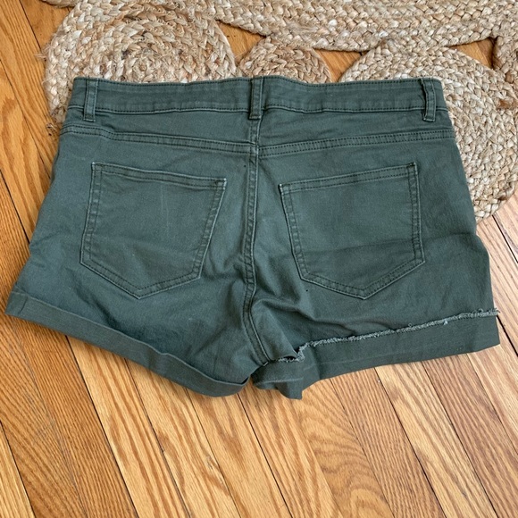 Army Green H&M Denim Shorts size 8 - Picture 3 of 4
